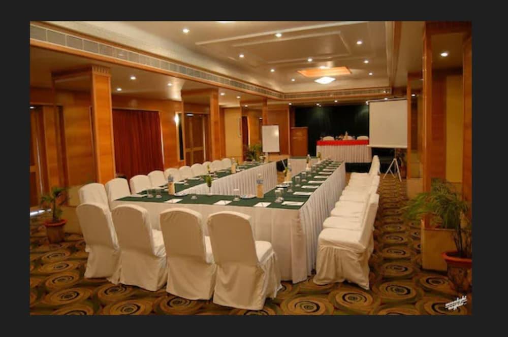 The Pride Hotel, Nagpur Exterior foto