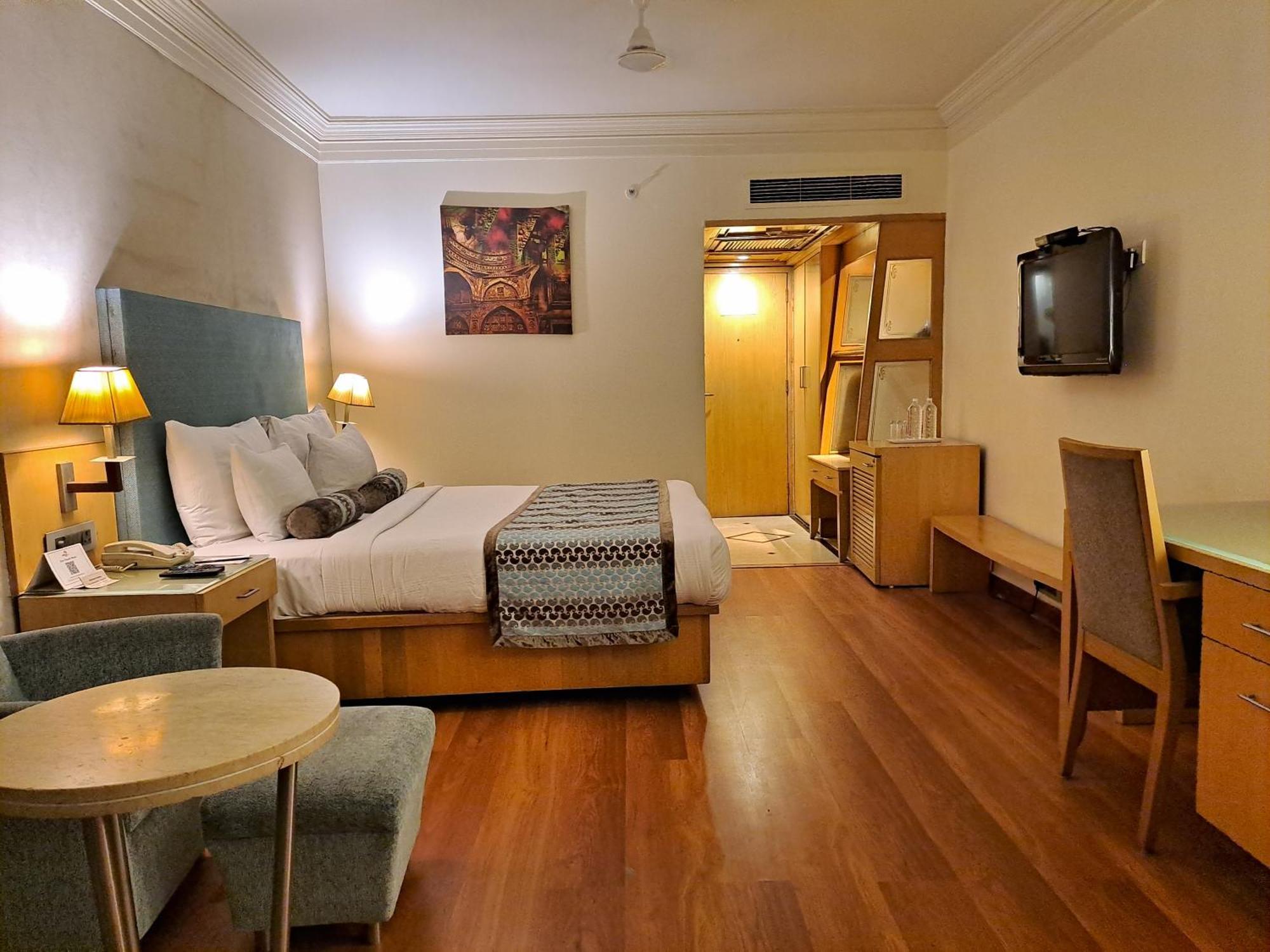 The Pride Hotel, Nagpur Exterior foto